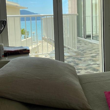 Les Pieds Dans L'O - Appartement 50M2 Front De Mer Saint-Cyr-sur-Mer Bagian luar foto
